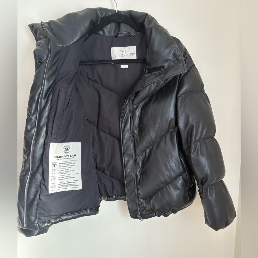 Cloud Puff Winter Jacket Shiny Black by Wilfred | Aritzia |Gorpcore | Vegan - Picture 9 of 15